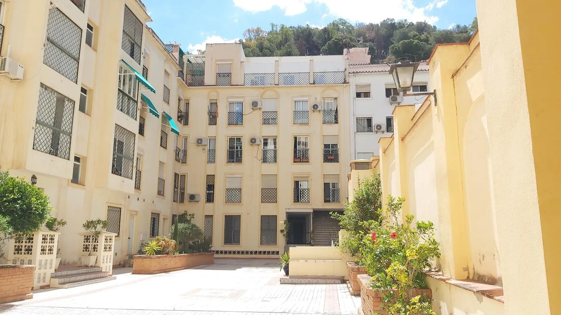 Del Parque Flats Victoria Family Apartment Malaga